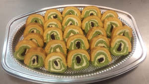 Petit Love: Petit Love - Mini Matcha and Red Bean Tigerskin Roll 迷你绿茶红豆虎皮卷