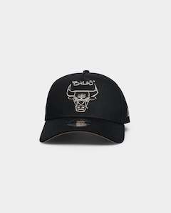Carnegie Stripe Look: New Era Chicago Bulls Scribble 9FORTY A-Frame Snapback Black/Wheat
