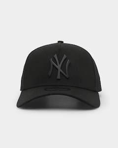 Saint On Saint Look: New Era New York Yankees 'Metal Badge' 9FORTY A-Frame Snapback Black/Black