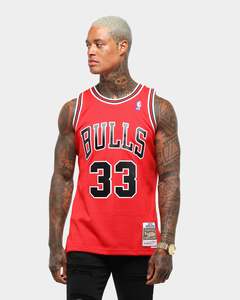 Mitchell & Ness Chicago Bulls Scottie Pippen '97-'98 #33 Swingman Jersey Red