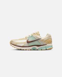 Mens Sale Footwear: Nike Zoom Vomero 5 Team Gold/Fauna Brown/Pale Ivory
