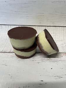 Keto Cups: Chocolate Mint Keto Cup