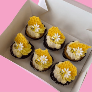 Sweet Treats: Bee & Honeycomb Cupcakes