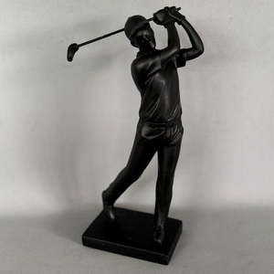 Decor: Golf Figurine – Man Swinging Golf Putter