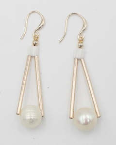 Accessories: Earrings - Honey Pearl