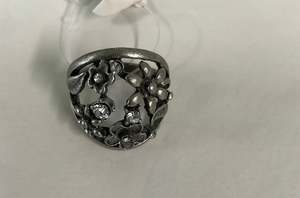 Accessories: Ring - Posey