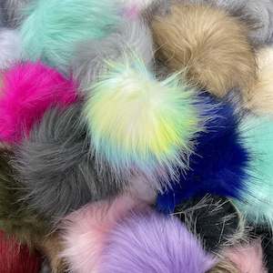 Haberdashery: Faux fur pom poms