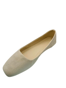 Curvy Soles Pretty - Women Close Shoes