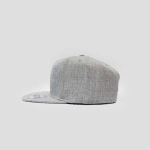 Frontpage: Flexfit Flatpeak - Grey Marle/Green Undervisor