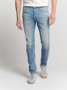 N711 Regular Jean: Bleach Denim