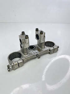 Suzuki Parts: 2000 Suzuki RM125 Upper Tripple Clamp with Bar Rises OEM #42