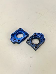 Yz250: Yamaha Yz250 2010 Rear Axle Tensioner Blocks Blue