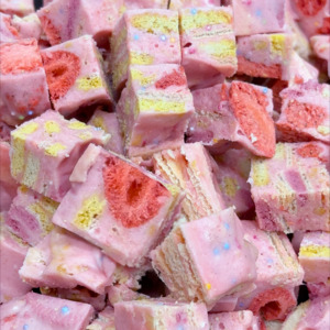 [Snowflake Crisps] Strawberry [220g]