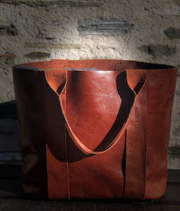 Accessories: Scarlett & Victor ‘The Tote’ in Ganache