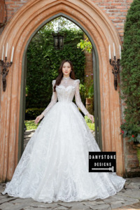 Ball Gown Wedding Dresses: Royal Floral Lace Wedding Dress with Crystal-Embellished Necklace