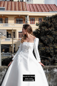 7-Piece Tafta Dress with Embossed Flowers and Long Sleeves