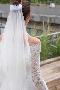 Romantic Floral Accent Veil with Soft Tulle Flow