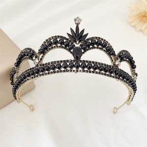 Midnight Majesty: 6cm Black Stone Bridal Crown