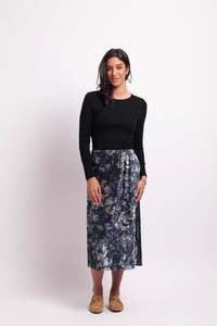 M O: Memo Velveteen Skirt TP14448 - Steel Floral