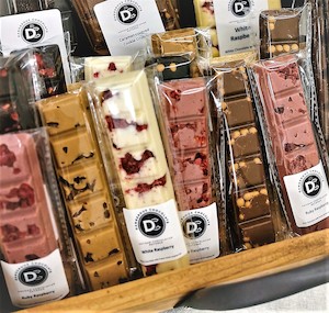 Small Peek-a-boo chocolate bars – dangerous chocolate