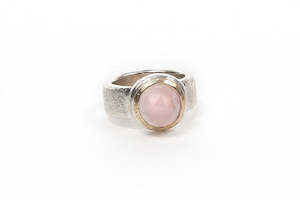 Rings: Gold Top Cocktail Ring - Rose Quartz