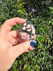 Palmstones: Rhodonite Palm Stone D