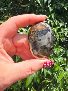 Palmstones: Lions Gate Quartz Palm Stone C