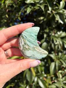 Crystals: Green Sardonyx Small Self Standing Moon E