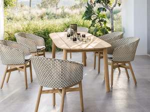 Dedon 1: Mbrace dining table