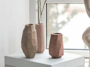 Gifts: Artpiece  Nuki Vase B