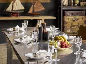 Indoor Furniture: Boston dining table