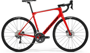 Road Bikes: 21 SCULTURA ENDURANCE 6000 - GLOSSY RACE RED BLACK SM