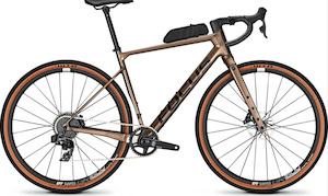 Gravel Bikes: Focus F23 ATLAS 8.9 Goldbrown