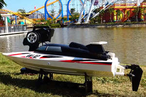 Toy: 35KM/H High Speed RC Racing Boat Capsize Protection 2.4G Remote Control Toy Boat