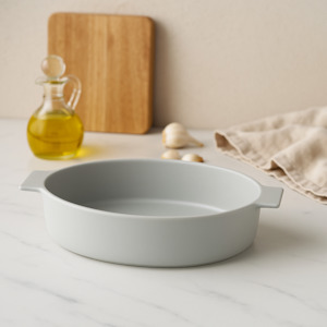 Bakeware: Bakeware Pan Medium 28cm x 17.5cm