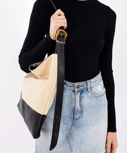Sassy Duck Rose Shoulder Bag