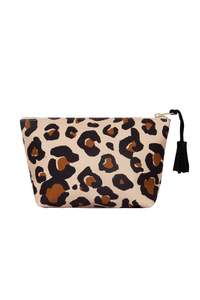 Curate Kiss + MakeUp