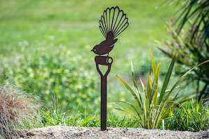 Birds: Fantail on Spade