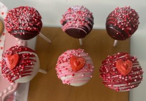 Valentines Cake Pops (6) - Delish Cupcakes