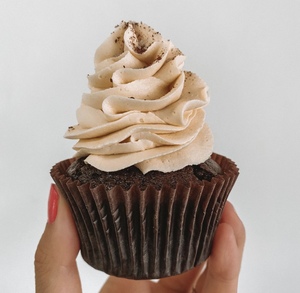 Salted Caramel (Chocolate) Cupcakes Delish Cupcakes