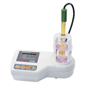 Labware Appliances: pH Meter for Education Model HI208 with Magnetic Stirrer
