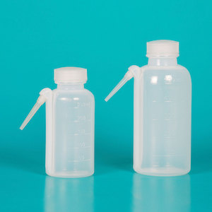 Wash Bottle 500ml with Molded Spout LDPE