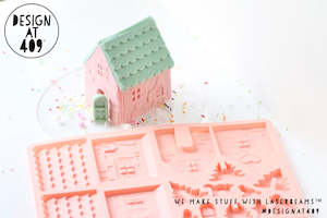 Cake Decorating: Christmas House Mould
