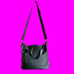 Bags And Accessories: leather tote bag - double strap - black/cerise