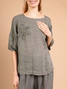 linen tee - floral - khaki