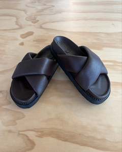 Sale: Puffer Sandals - leather - dark chocolate - CARRIE