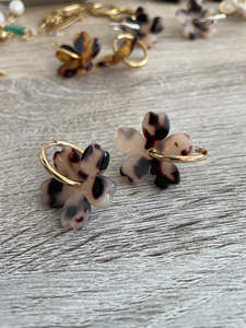 Jewellery: tortoiseshell blooms - gold - blond