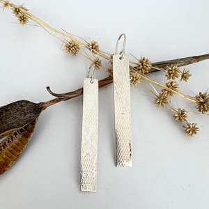 Jewellery: bar earrings - embossed sterling silver
