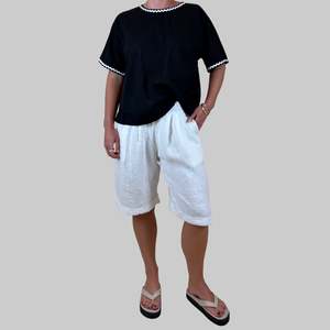 Autumn 2025: linen shorts - vera may - white