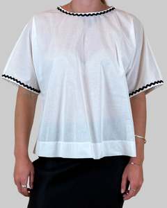Billie Top Ricrac: cotton top - billie - white black trim